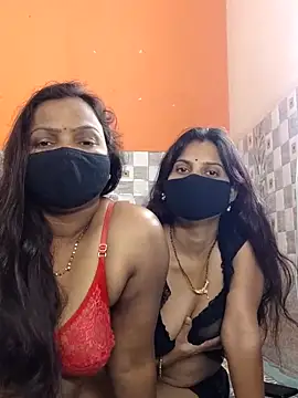 Snapshot of hot_plak chatting on 11.19.25 hot plak online show from 11.19.25