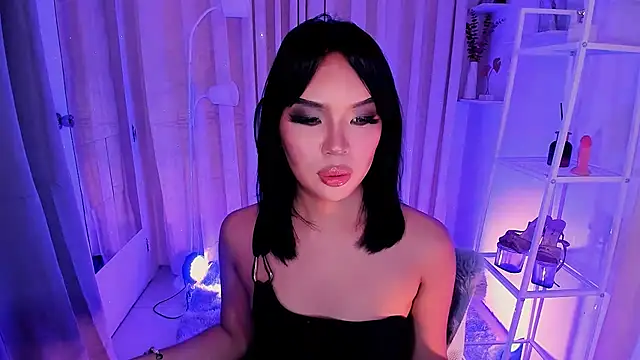 Snapshot of MS_LUNA chatting on 09.12.25 MS LUNA online show from 09.12.25