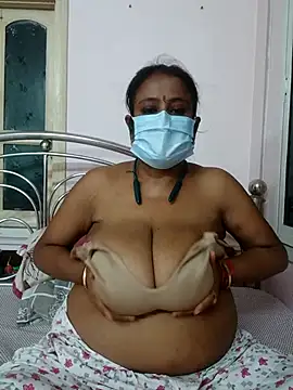 Snapshot of Barna_Love chatting on 09.08.25 Barna Love online show from 09.08.25