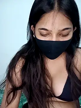 Snapshot of Snehabeauti chatting on 04.21.26 Snehabeauti online show from 04.21.26