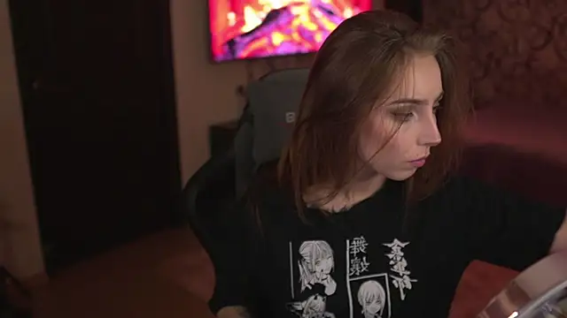 Snapshot of lis_silver chatting on 10.31.25 lis silver online show from 10.31.25