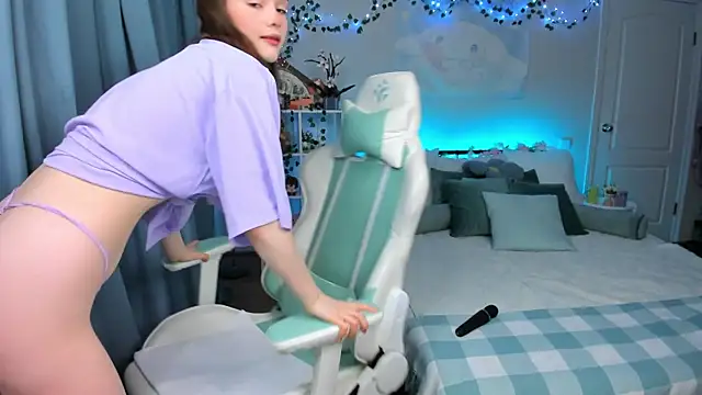 Zoe Vee online show from 10.22.25