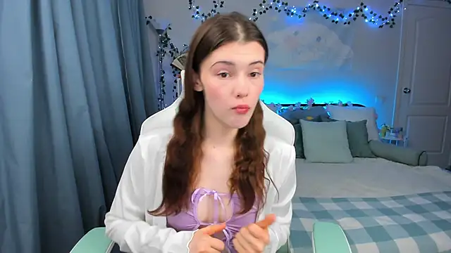 Zoe Vee online show from 11.06.25