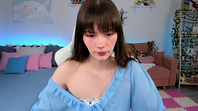 Snapshot of Zoe_Vee chatting on 07.18.26 Zoe Vee online show from 07.18.26