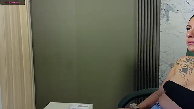 Megara 25 online show from 09.30.25