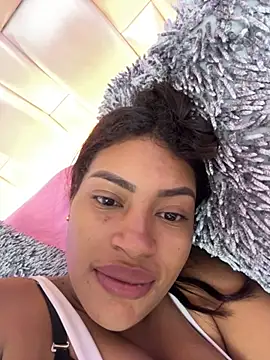 Snapshot of AmberMoss1 chatting on 10.06.25 AmberMoss1 online show from 10.06.25