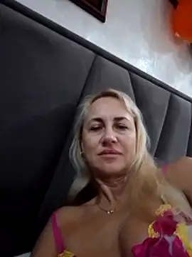 KissMiSveet online show from 11.06.25