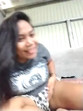 Snapshot of Veeluna16 chatting on 11.26.25 Veeluna16 online show from 11.26.25