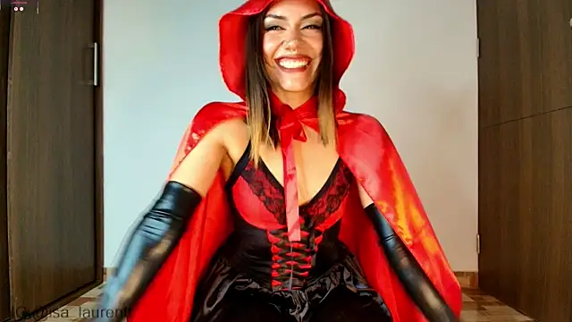 Snapshot of Isa_laurentt_ chatting on 10.31.25 Isa laurentt online show from 10.31.25