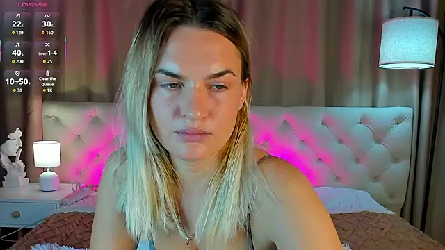 Snapshot of Marie_Ellie chatting on 10.07.25 Marie Ellie online show from 10.07.25