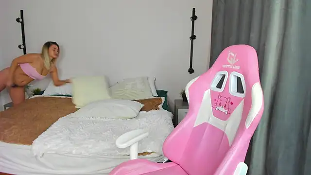 Snapshot of Marie_Ellie chatting on 10.15.25 Marie Ellie online show from 10.15.25