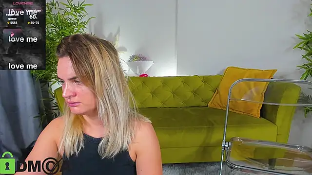 Snapshot of Marie_Ellie chatting on 11.18.25 Marie Ellie online show from 11.18.25