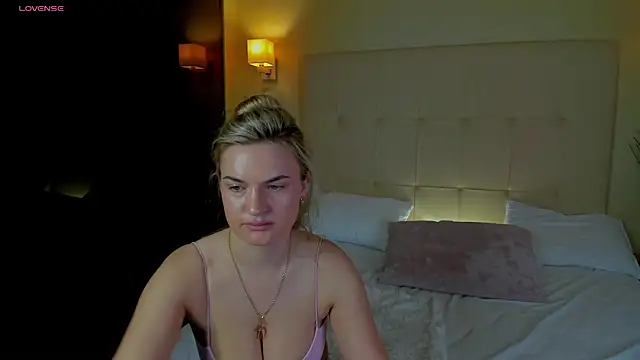 Snapshot of Marie_Ellie chatting on 12.03.25 Marie Ellie online show from 12.03.25