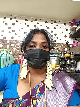 Snapshot of Tamil_Mithra chatting on 11.11.25 Tamil Mithra online show from 11.11.25