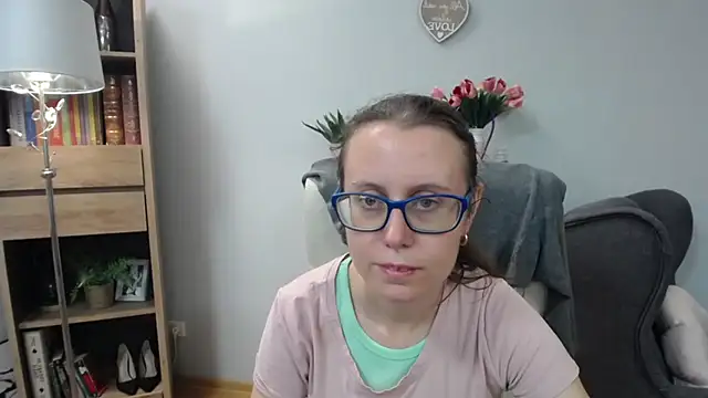 Snapshot of sweetxLizzy chatting on 06.17.26 sweetxLizzy online show from 06.17.26