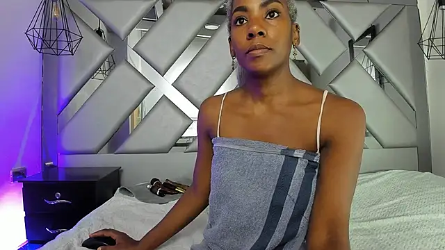 Lorenn Hill online show from 12.15.25