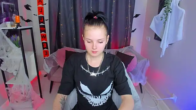 Snapshot of Leila_xxBaby chatting on 10.24.25 Leila xxBaby online show from 10.24.25