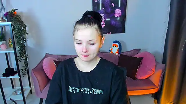 Snapshot of Leila_xxBaby chatting on 11.23.25 Leila xxBaby online show from 11.23.25