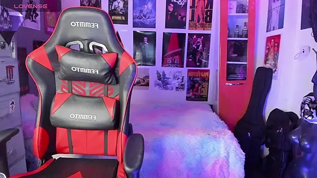 Snapshot of mistresscrowley666 chatting on 10.26.25 mistresscrowley666 online show from 10.26.25