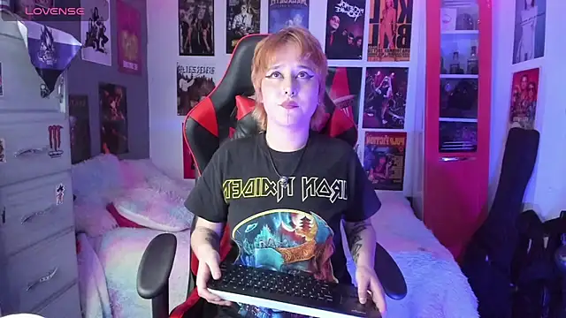 Snapshot of mistresscrowley666 chatting on 10.30.25 mistresscrowley666 online show from 10.30.25