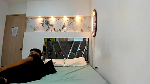 TWINKS BOYS1 online show from 12.16.25