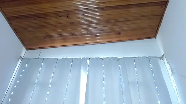 Charlothe Wright online show from 04.23.26