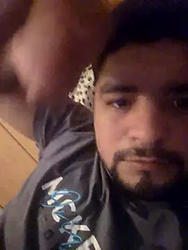 Snapshot of UntidyGuar chatting on 11.04.25 UntidyGuar online show from 11.04.25