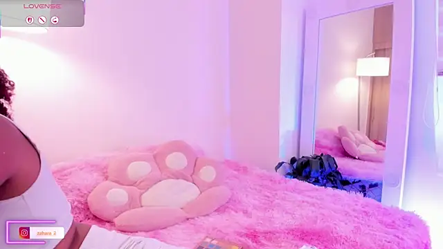 Snapshot of _Zahara_ chatting on 09.20.25 Zahara online show from 09.20.25