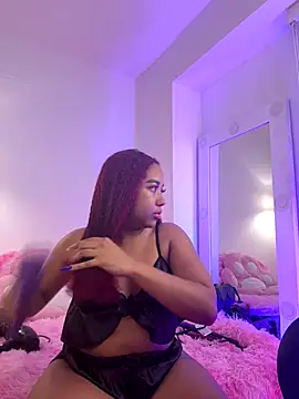 Snapshot of _Zahara_ chatting on 09.24.25 Zahara online show from 09.24.25