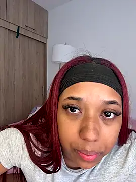 Snapshot of _Zahara_ chatting on 10.20.25 Zahara online show from 10.20.25