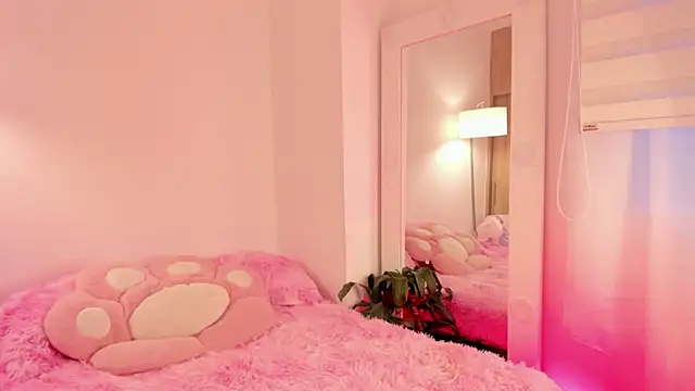 Snapshot of _Zahara_ chatting on 10.23.25 Zahara online show from 10.23.25