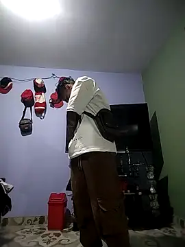 Snapshot of Dani22cmhot chatting on 12.21.25 Dani22cmhot online show from 12.21.25