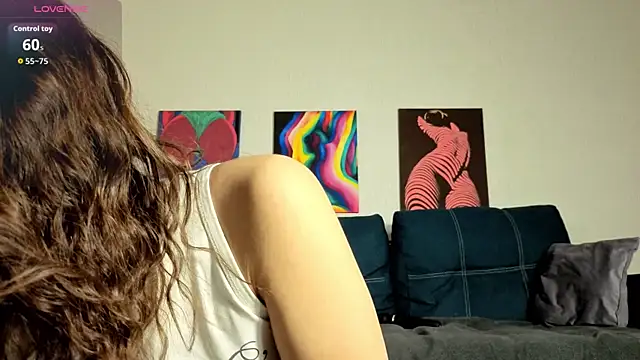 Snapshot of TrixiBell chatting on 11.18.25 TrixiBell online show from 11.18.25