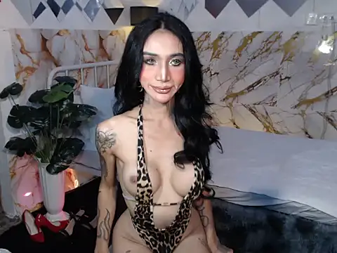 Snapshot of redhotties chatting on 02.21.26 redhotties online show from 02.21.26