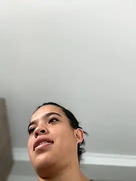 JuanitaMore01 online show from 09.30.25