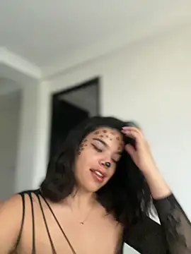 JuanitaMore01 online show from 10.15.25