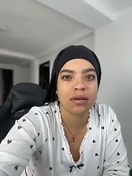 JuanitaMore01 online show from 03.29.26