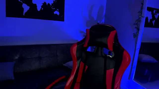 Snapshot of ZoeValencia1 chatting on 10.08.25 ZoeValencia1 online show from 10.08.25