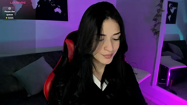 ZoeValencia1 online show from 12.15.25