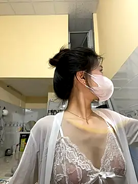 Snapshot of Miinami chatting on 09.18.25 Miinami online show from 09.18.25