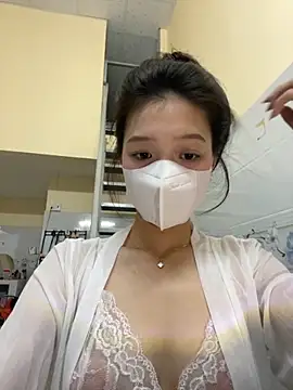 Snapshot of Miinami chatting on 09.20.25 Miinami online show from 09.20.25