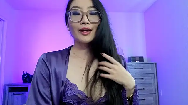 Snapshot of Aliciaz3 chatting on 09.18.25 Aliciaz3 online show from 09.18.25