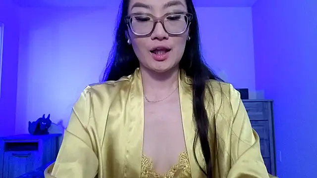 Snapshot of Aliciaz3 chatting on 10.06.25 Aliciaz3 online show from 10.06.25