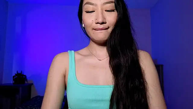 Snapshot of Aliciaz3 chatting on 11.15.25 Aliciaz3 online show from 11.15.25