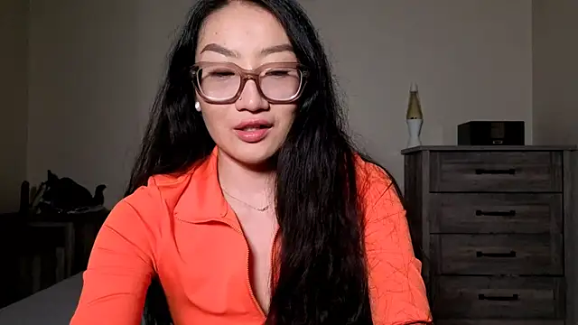 Snapshot of Aliciaz3 chatting on 11.21.25 Aliciaz3 online show from 11.21.25