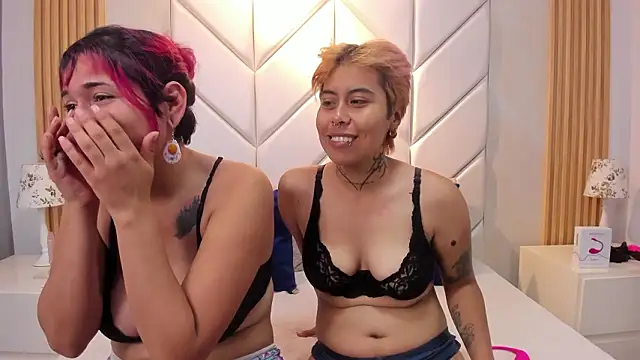 Snapshot of AnnieAndReach chatting on 02.01.26 AnnieAndReach online show from 02.01.26