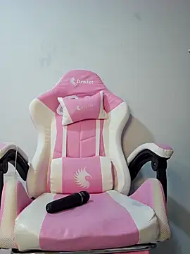 Miss Pompitas23 online show from 10.23.25