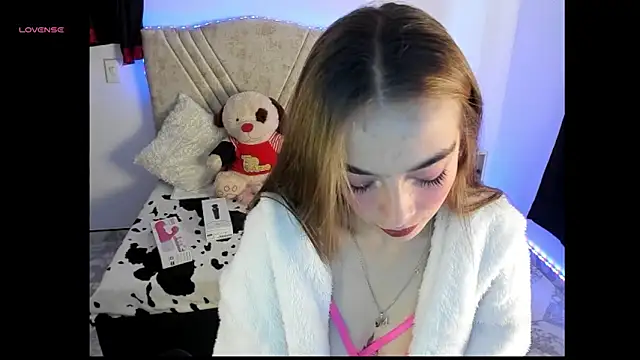 Mia Victoria22 online show from 03.17.26