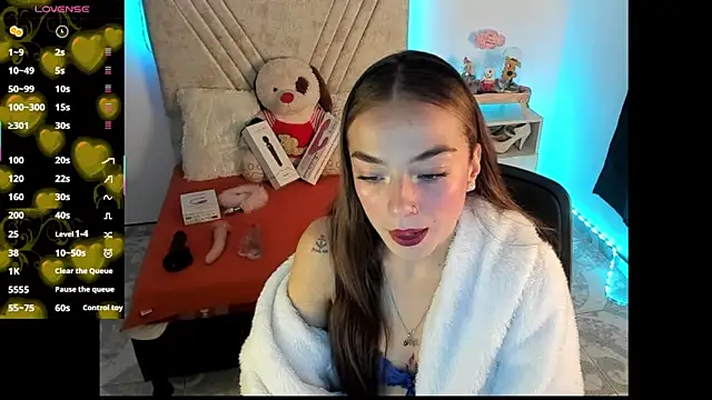 Mia Victoria22 online show from 07.23.26