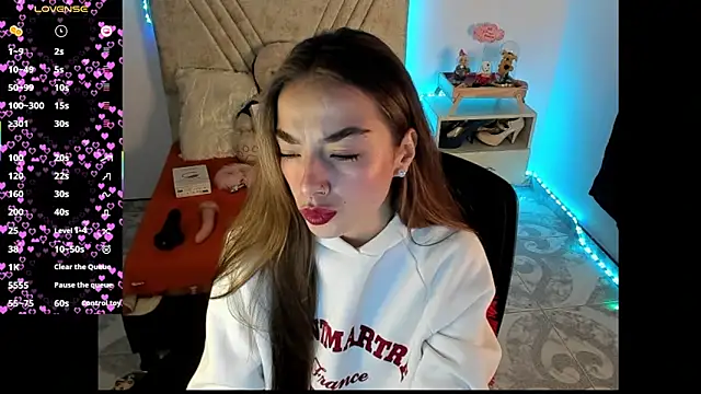 Mia Victoria22 online show from 07.31.26